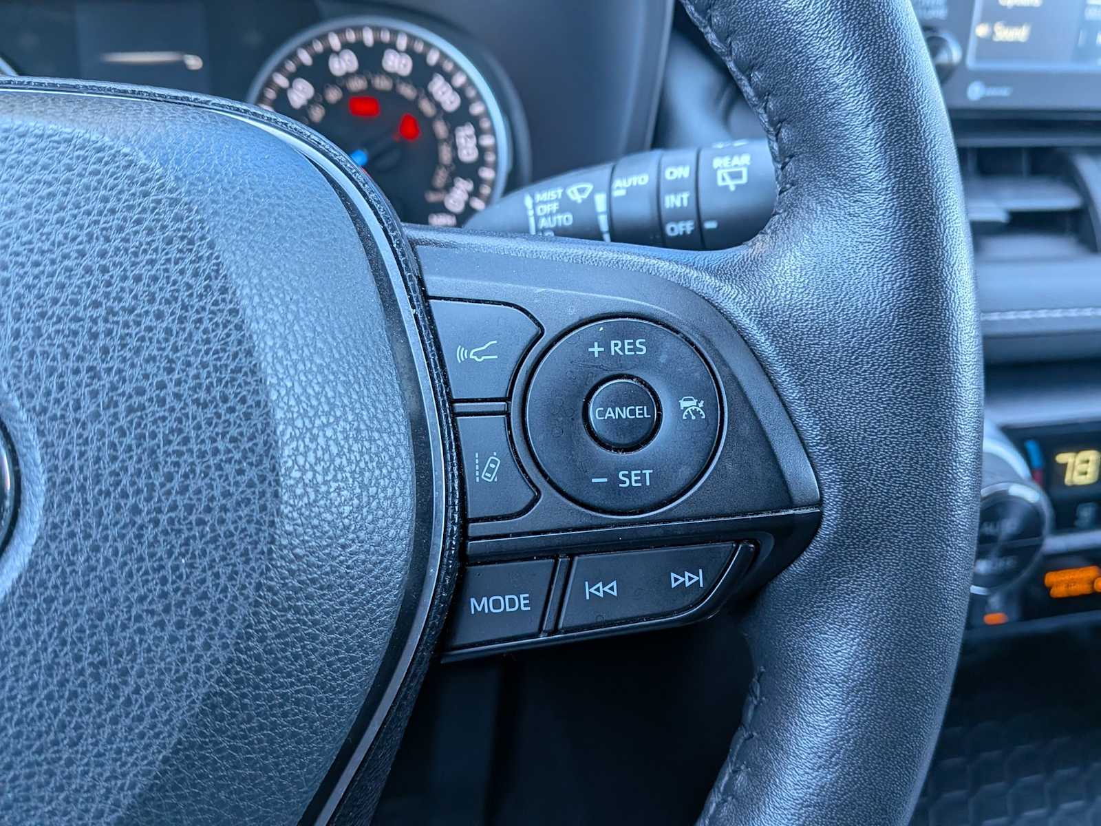 Thumbnail: 2021 Toyota RAV4 - 24