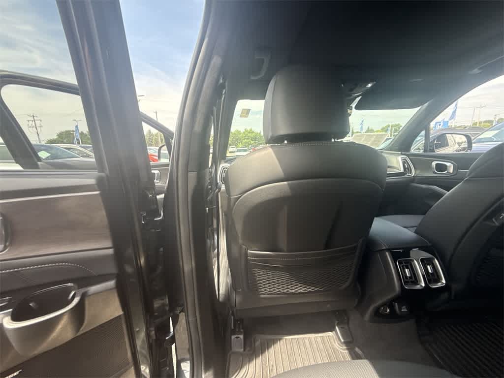 Thumbnail: 2025 Kia Sorento - 17