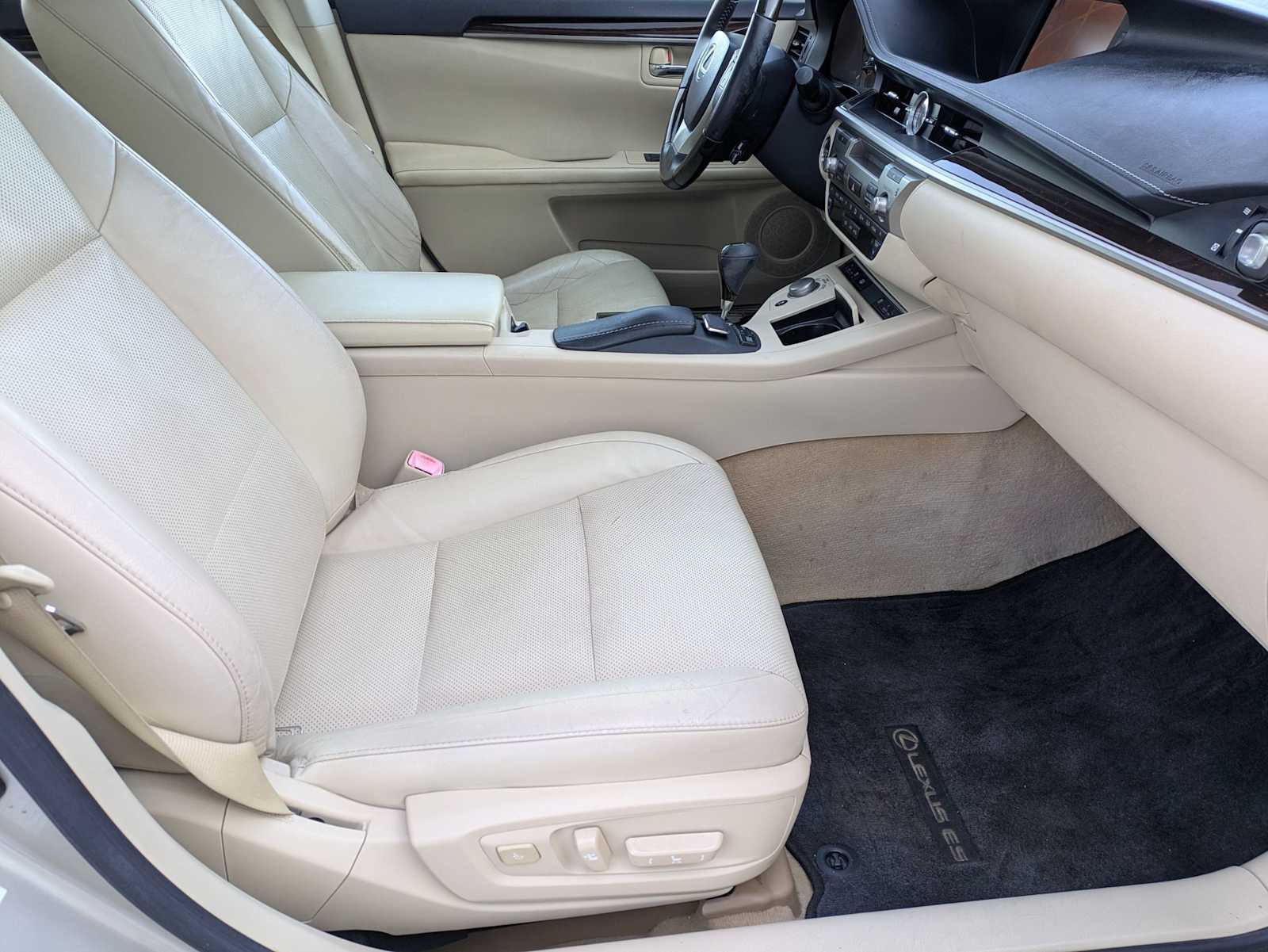 Thumbnail: 2013 Lexus ES - 22