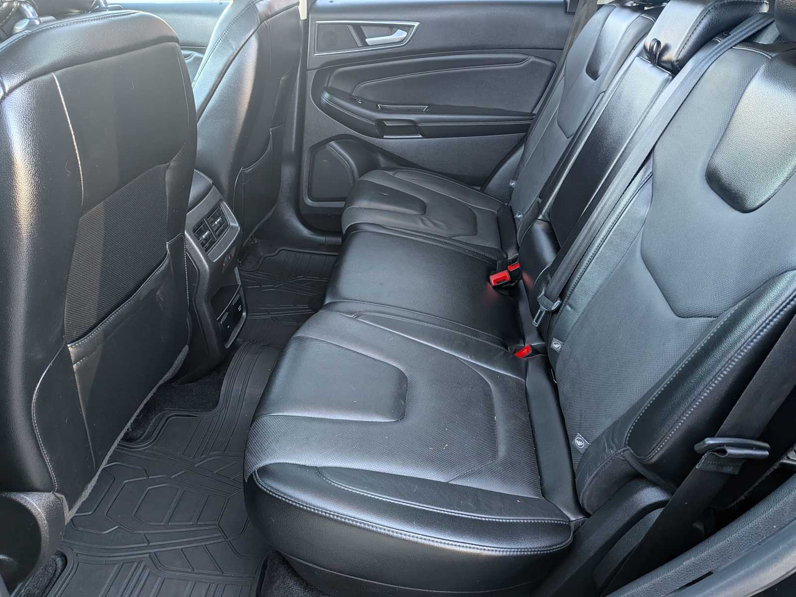 Thumbnail: 2016 Ford Edge - 18