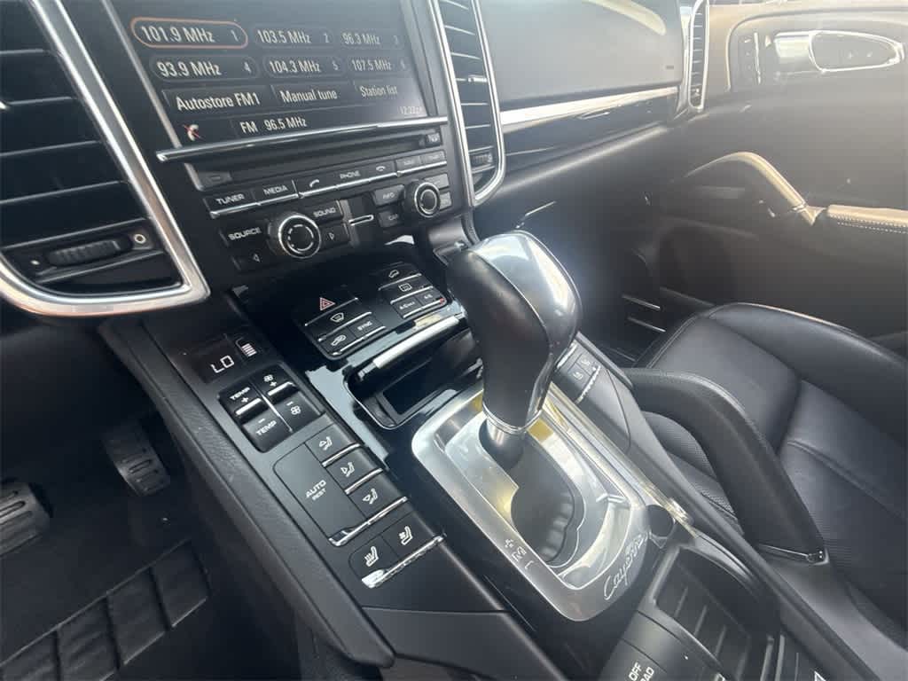 Thumbnail: 2015 Porsche Cayenne - 32