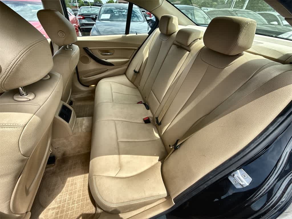 Thumbnail: 2016 BMW 3 Series - 18