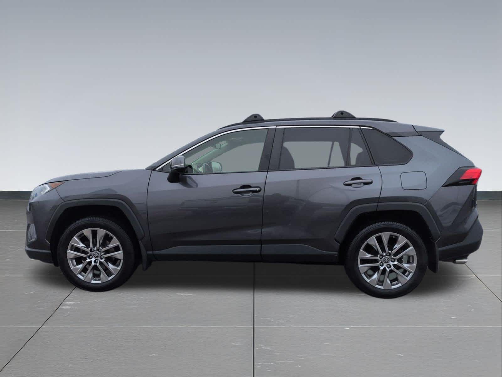 Thumbnail: 2019 Toyota RAV4 - 3