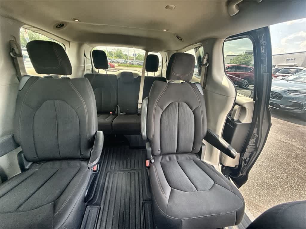 Thumbnail: 2018 Chrysler Pacifica - 19