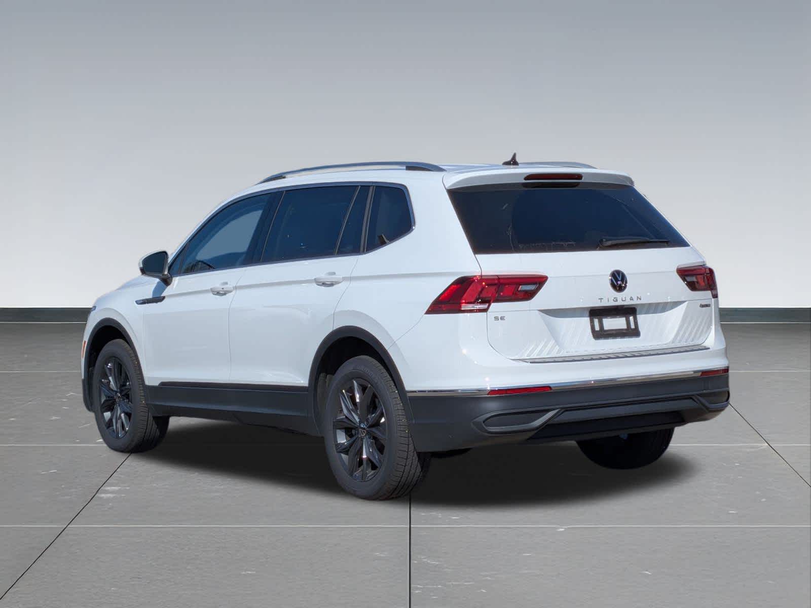 2024 Volkswagen Tiguan SE photo 3