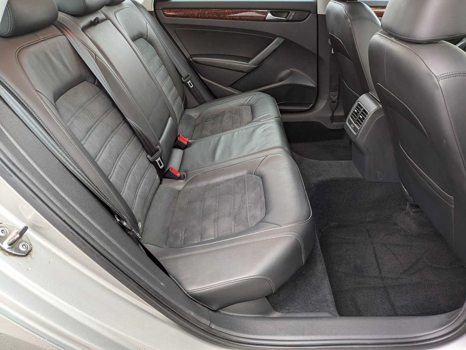 Thumbnail: 2013 Volkswagen Passat - 20