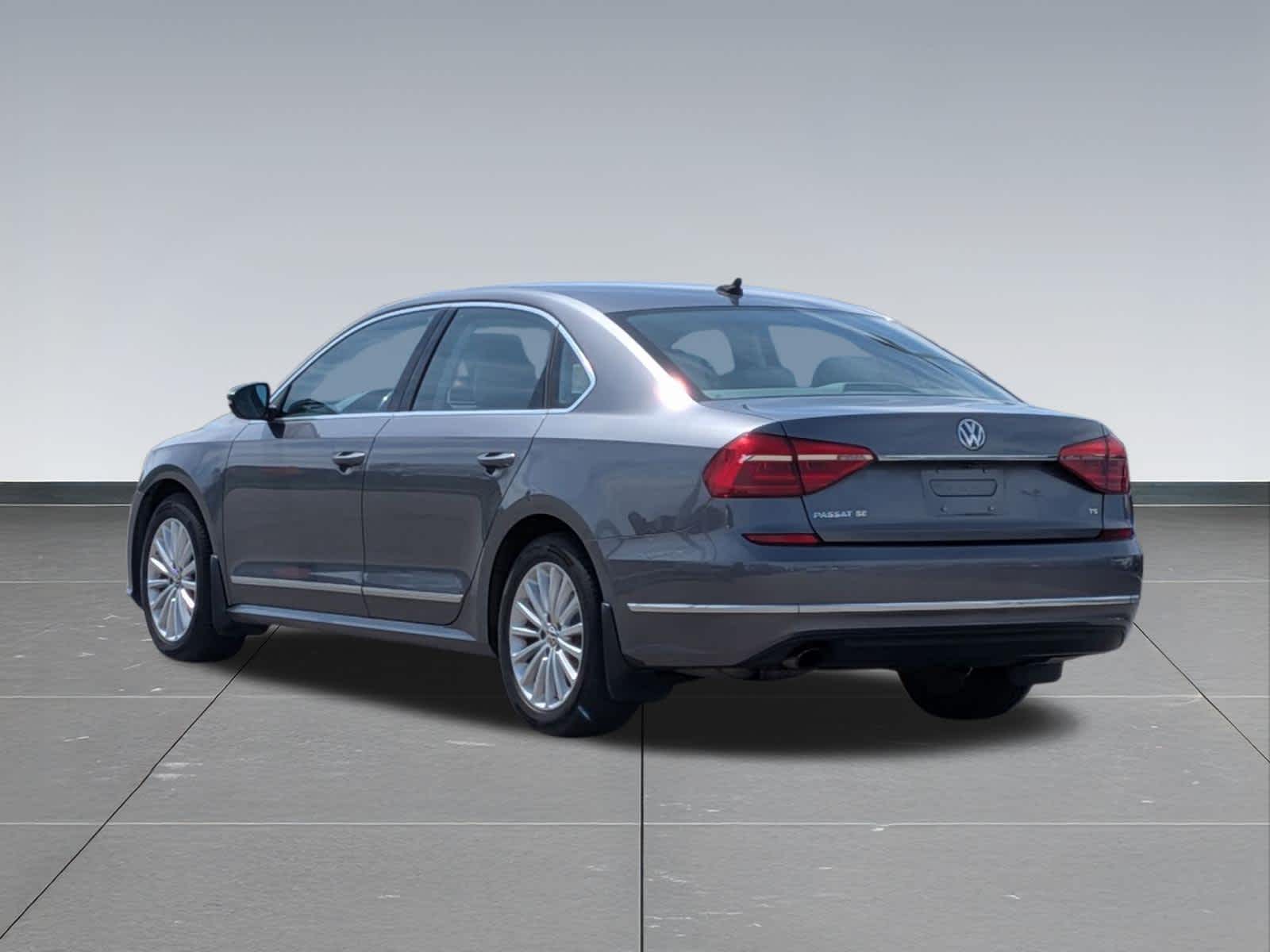 Thumbnail: 2016 Volkswagen Passat - 3