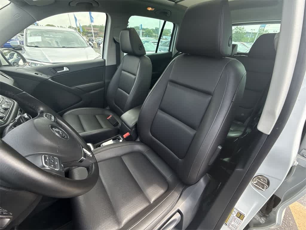 Thumbnail: 2014 Volkswagen Tiguan - 15