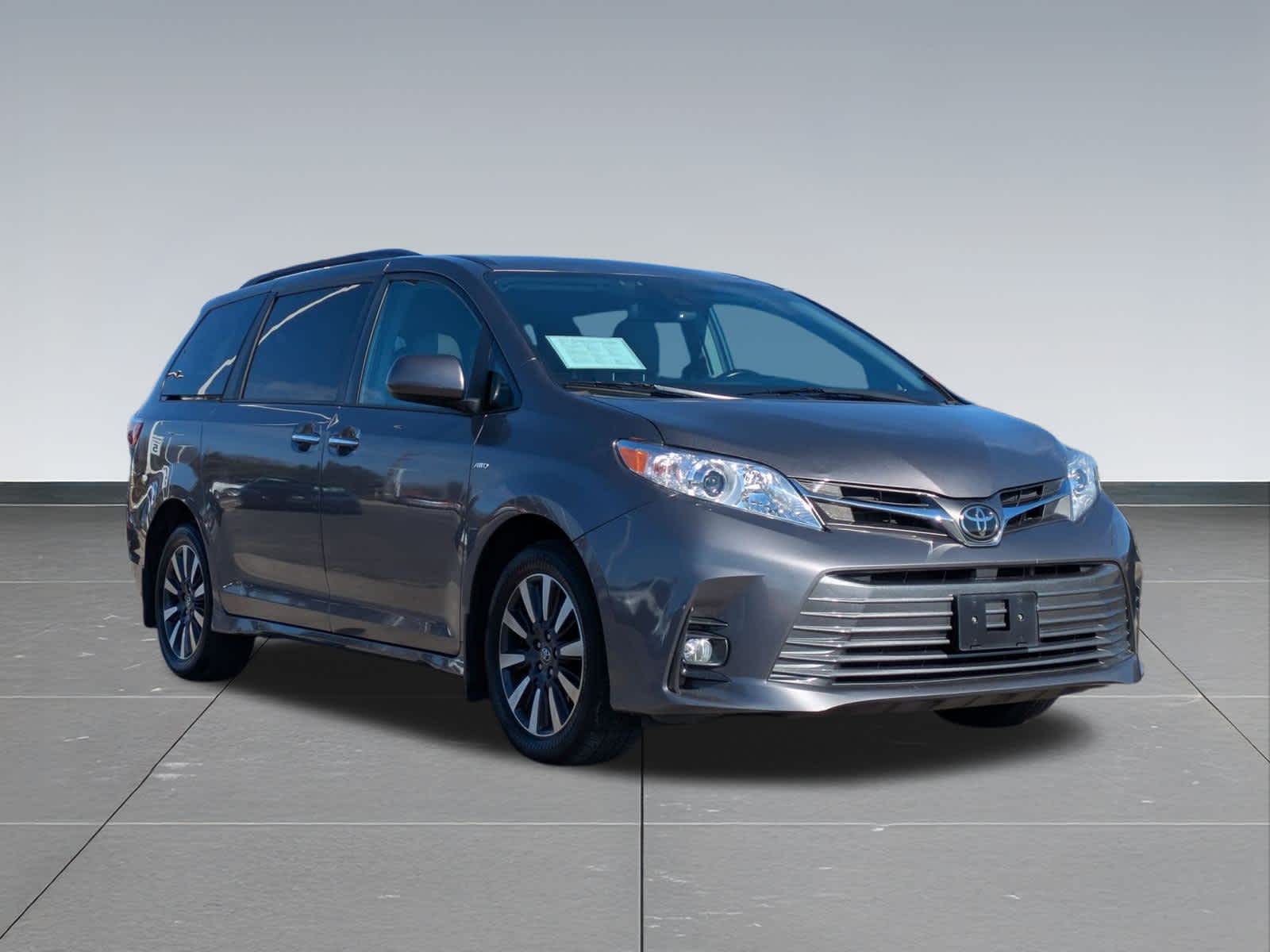 Thumbnail: 2019 Toyota Sienna - 8