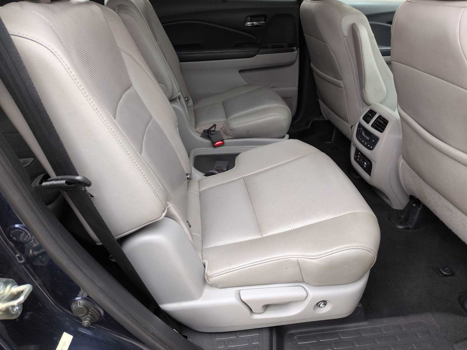 Thumbnail: 2016 Honda Pilot - 21