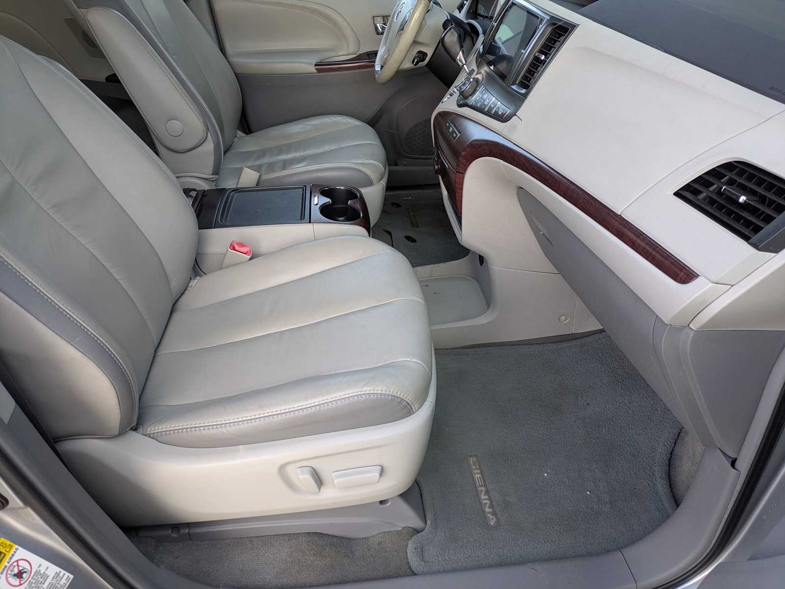 Thumbnail: 2012 Toyota Sienna - 22