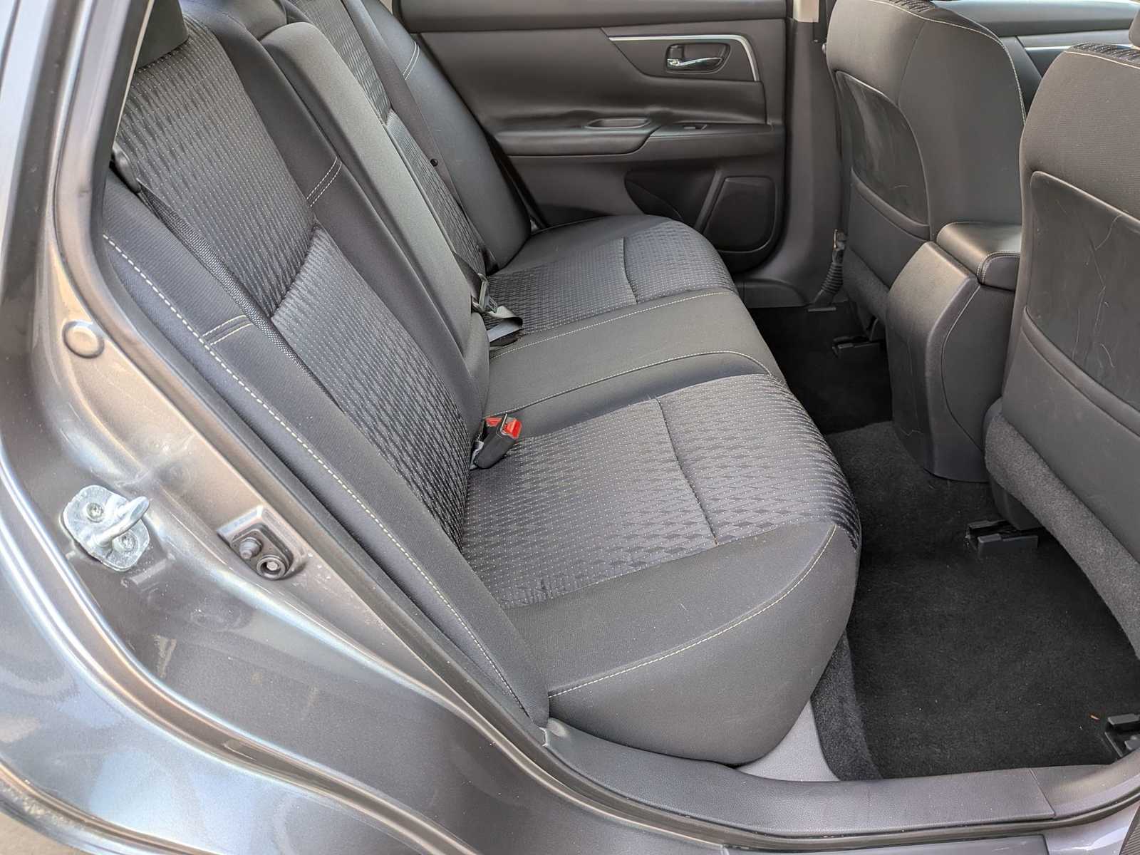 Thumbnail: 2016 Nissan Altima - 19