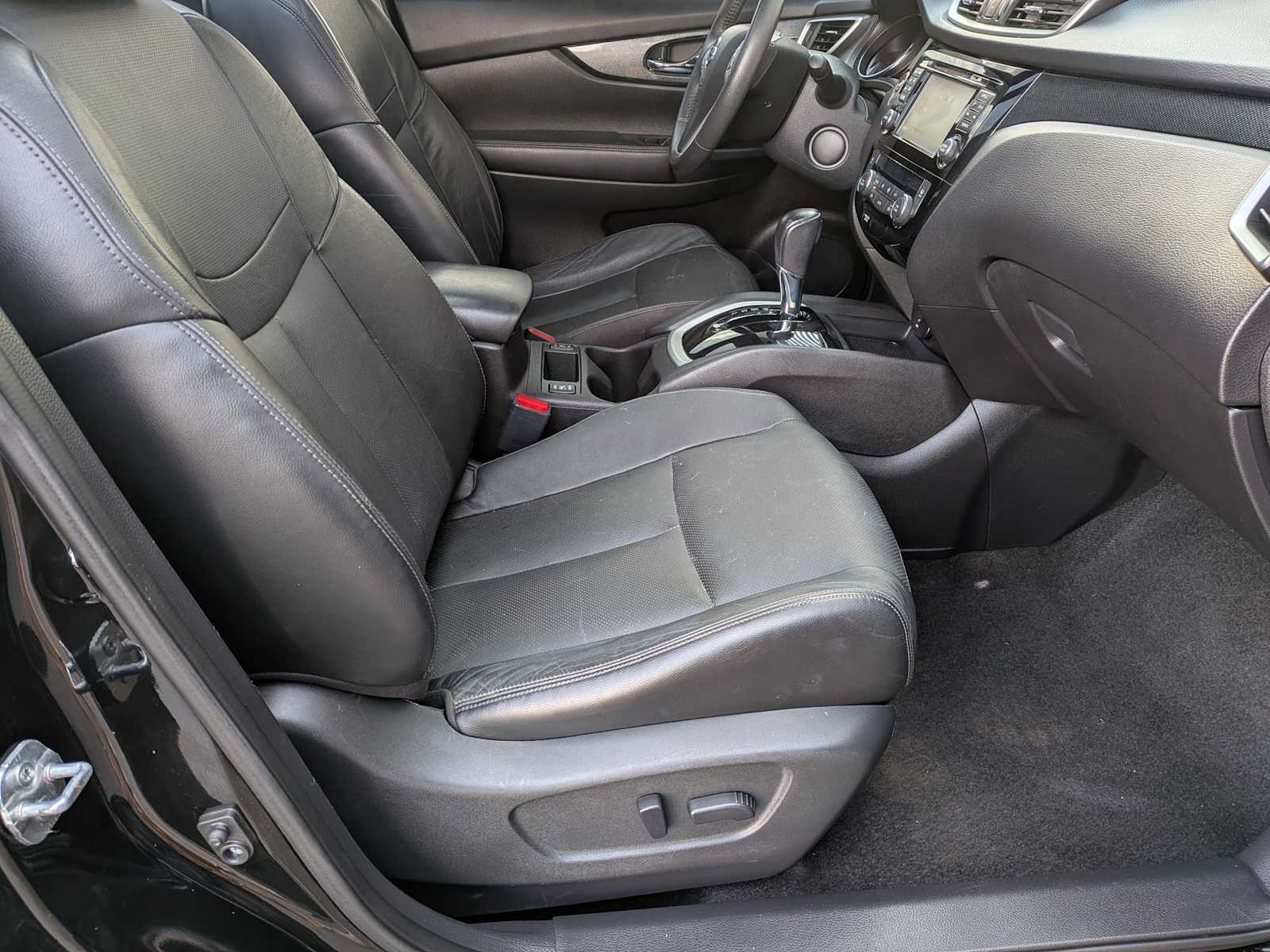 Thumbnail: 2015 Nissan Rogue - 21