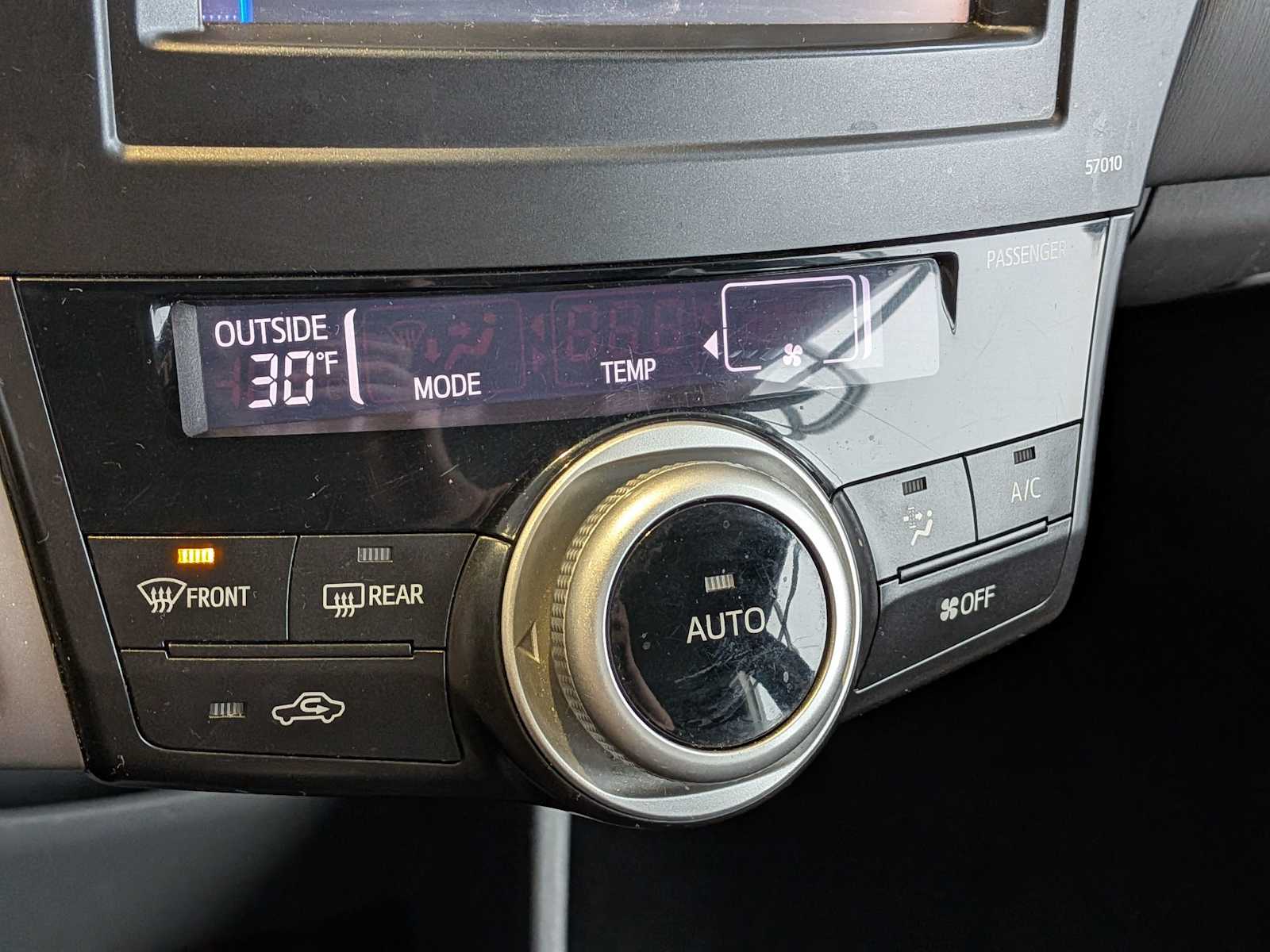 Thumbnail: 2014 Toyota Prius v - 28