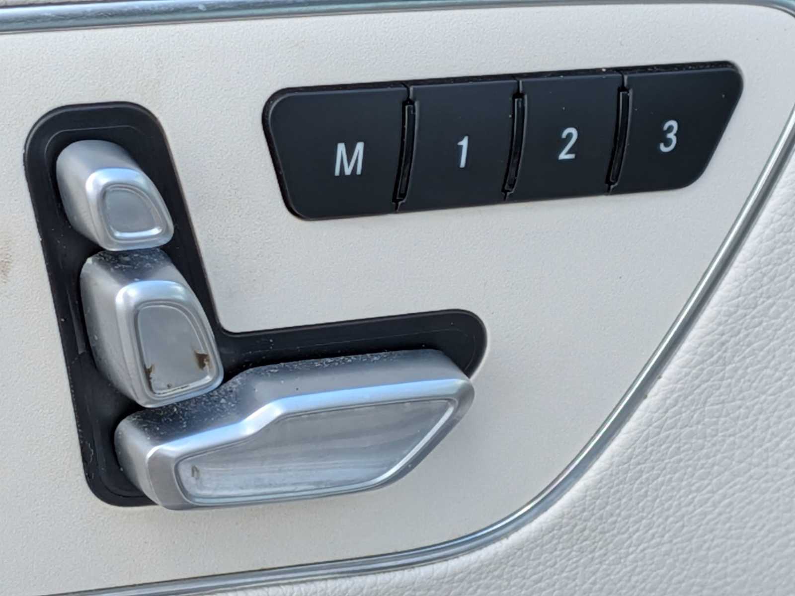 Thumbnail: 2015 Mercedes-Benz E-Class - 14
