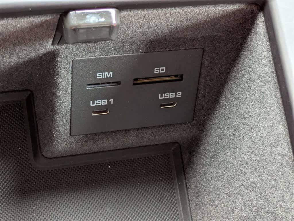 Thumbnail: 2021 Porsche Macan - 32