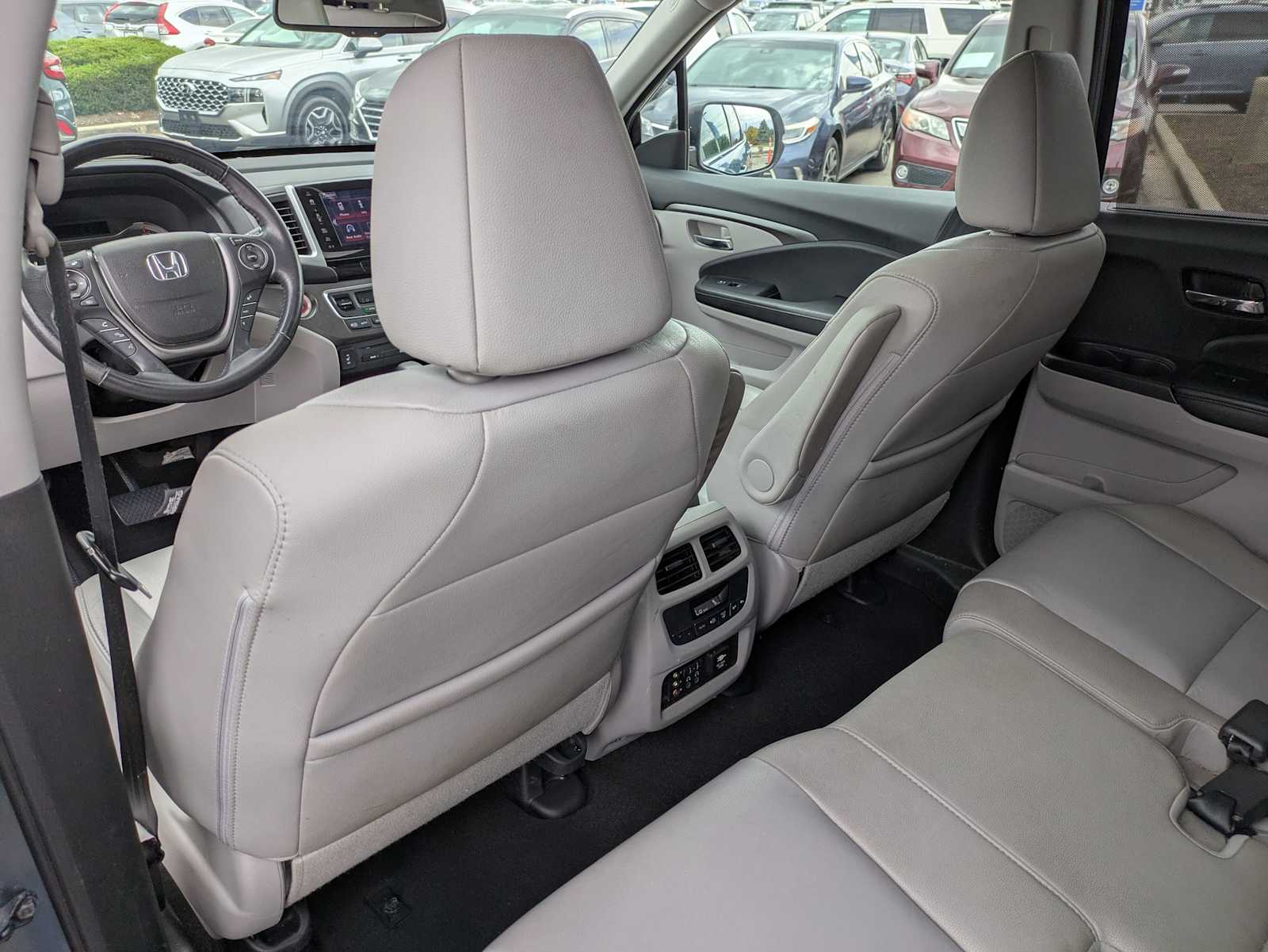 Thumbnail: 2017 Honda Pilot - 17