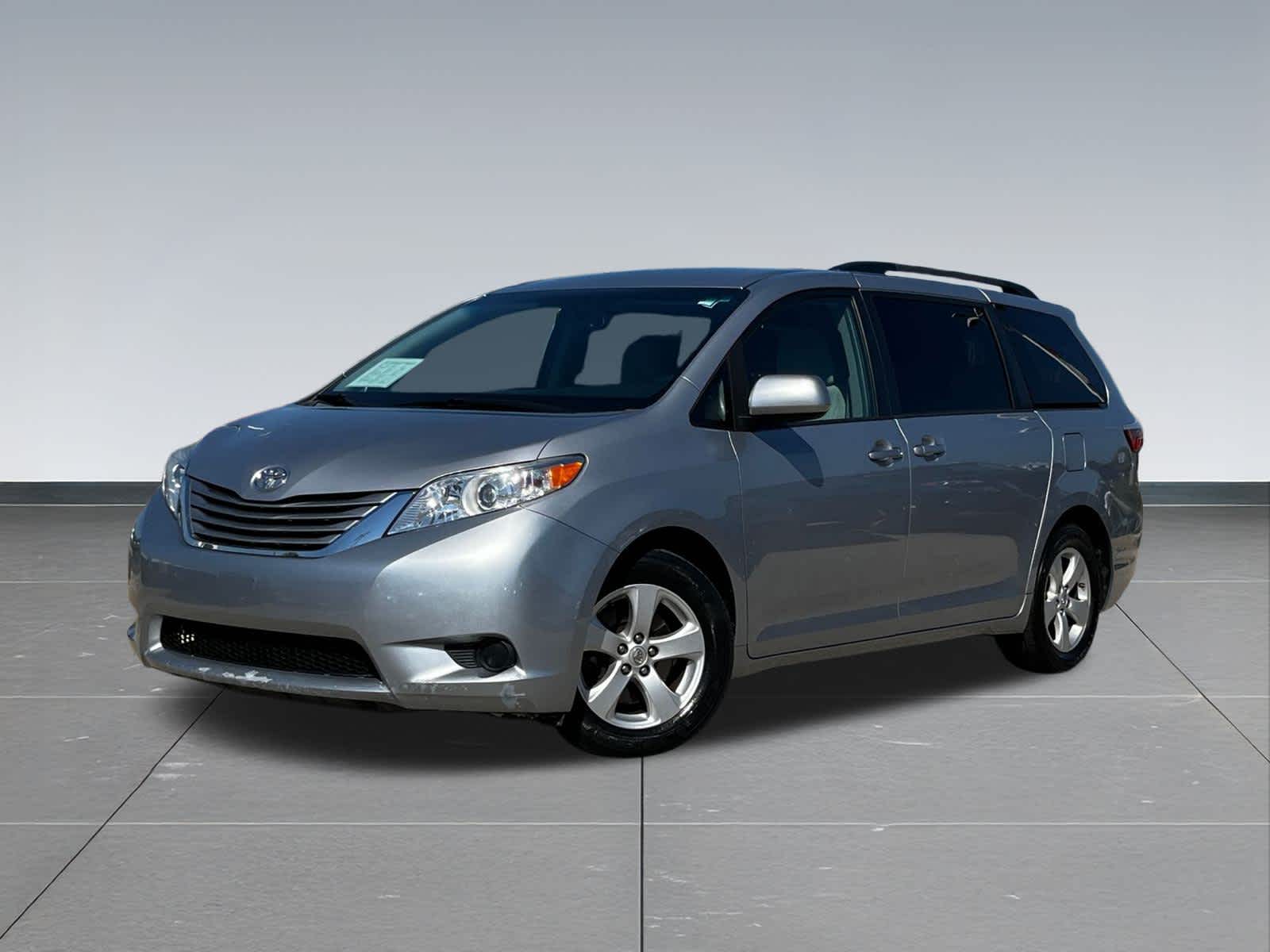 2015 Toyota Sienna LE -
                  Waukesha, WI