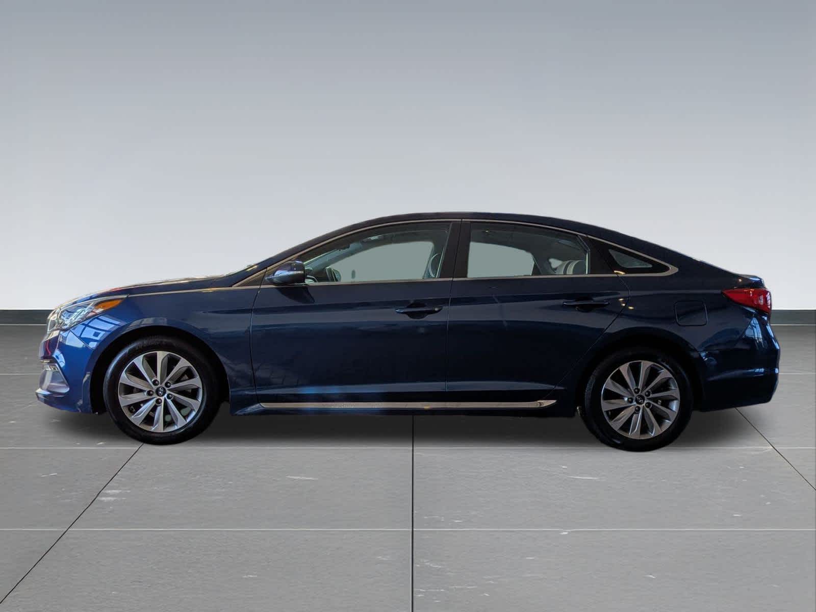 Thumbnail: 2016 Hyundai Sonata - 3