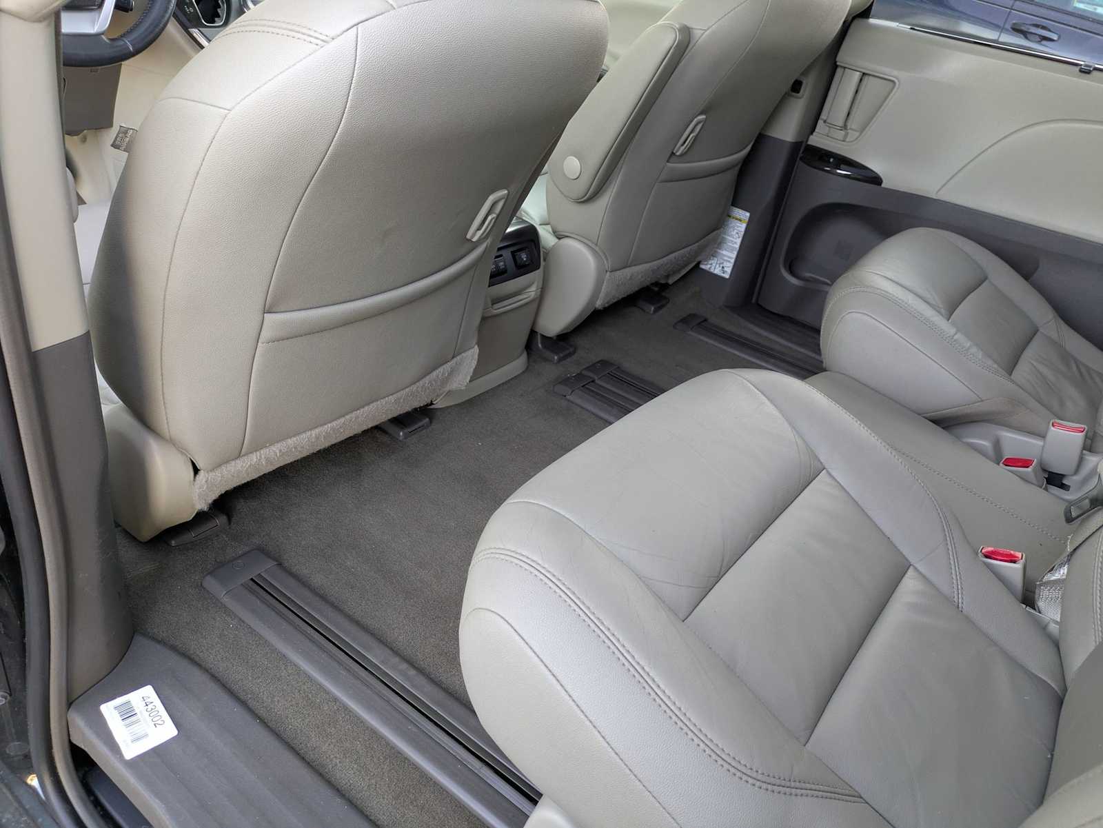 Thumbnail: 2018 Toyota Sienna - 17