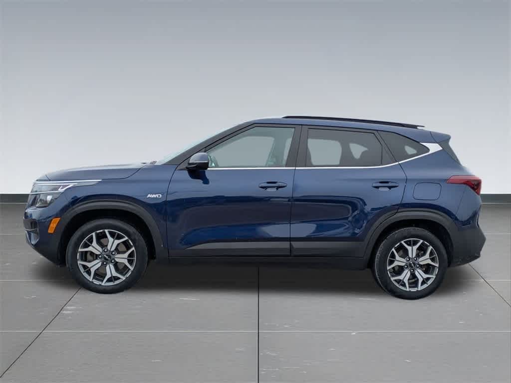 Thumbnail: 2023 Kia Seltos - 3