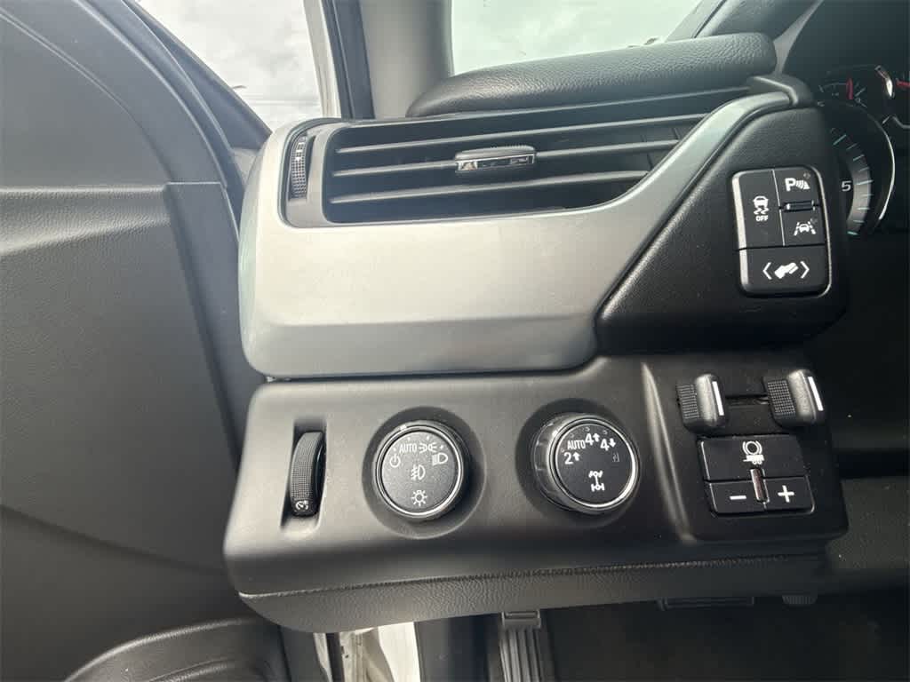 Thumbnail: 2018 Chevrolet Tahoe - 13