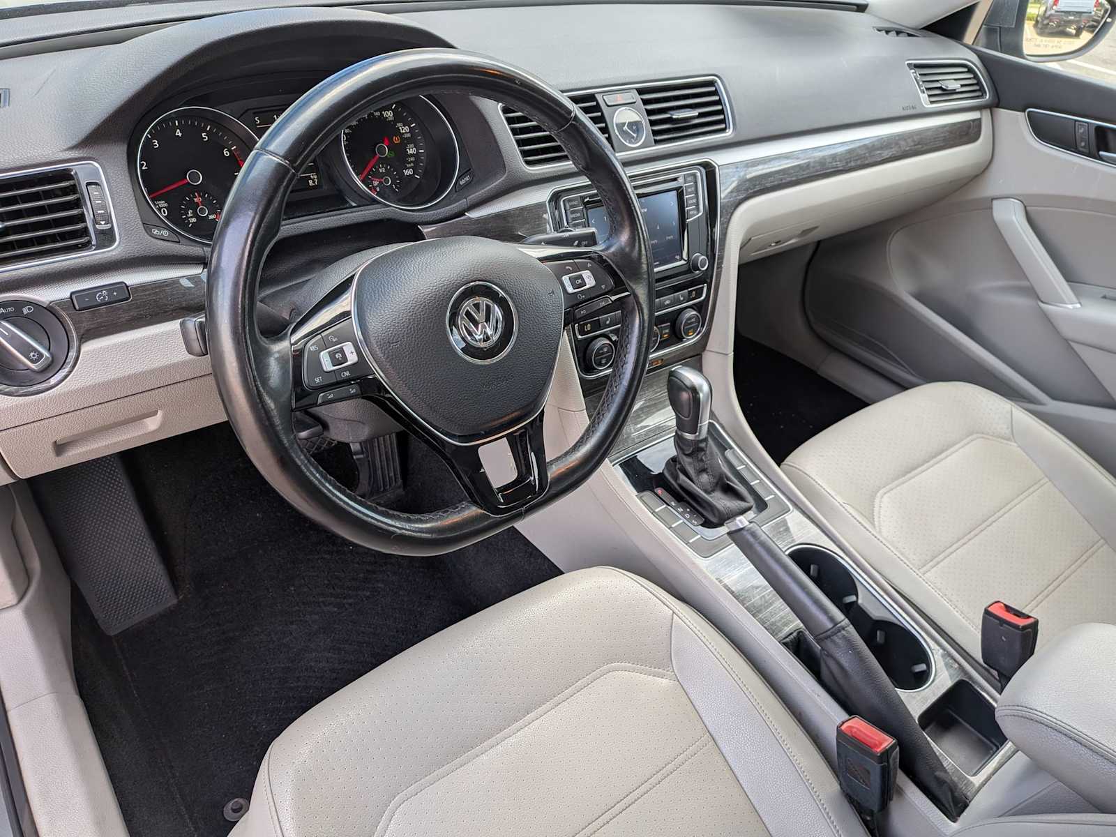 Thumbnail: 2016 Volkswagen Passat - 14