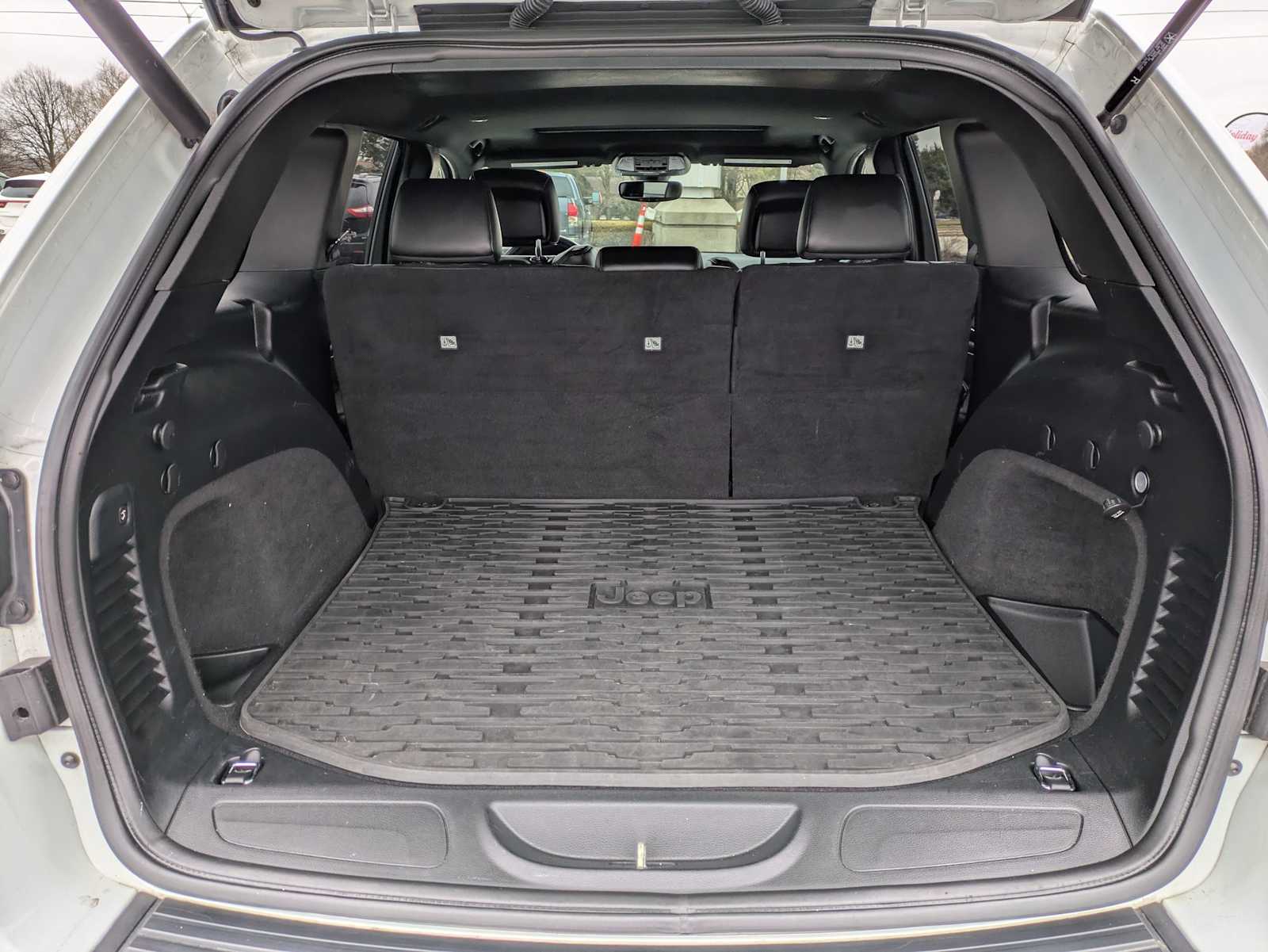 Thumbnail: 2020 Jeep Grand Cherokee - 33