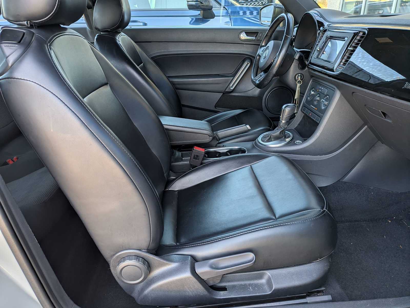 Thumbnail: 2016 Volkswagen Beetle - 17