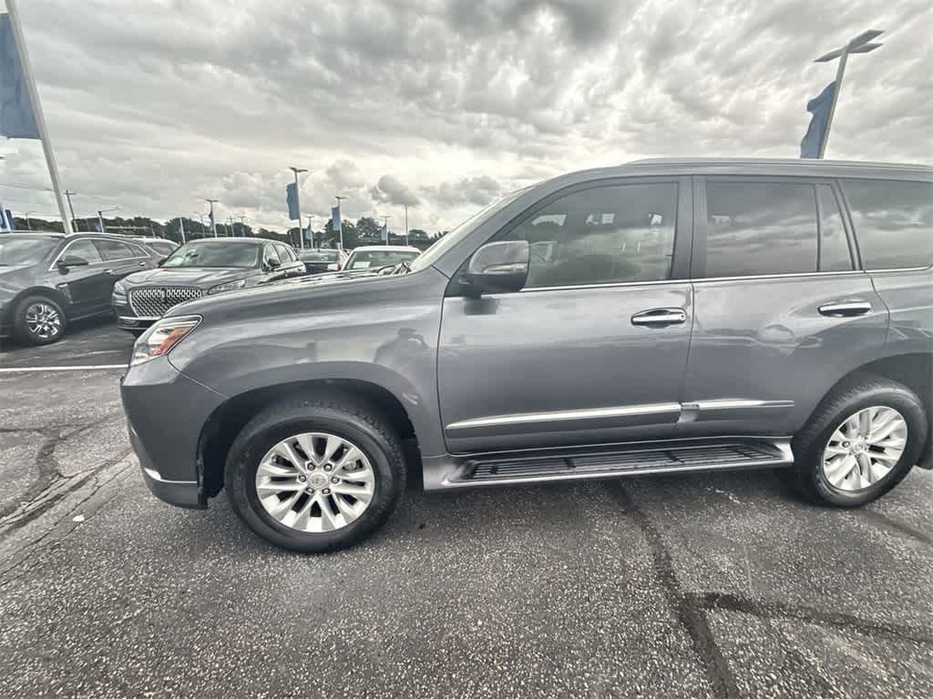 Thumbnail: 2016 Lexus GX - 3