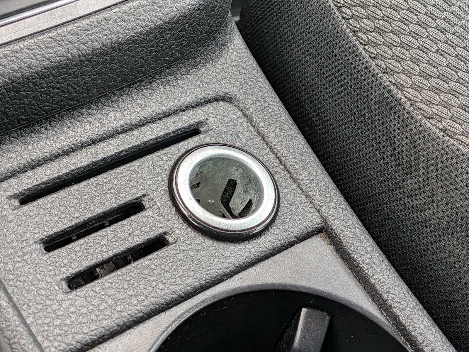 Thumbnail: 2019 Volkswagen e-Golf - 28