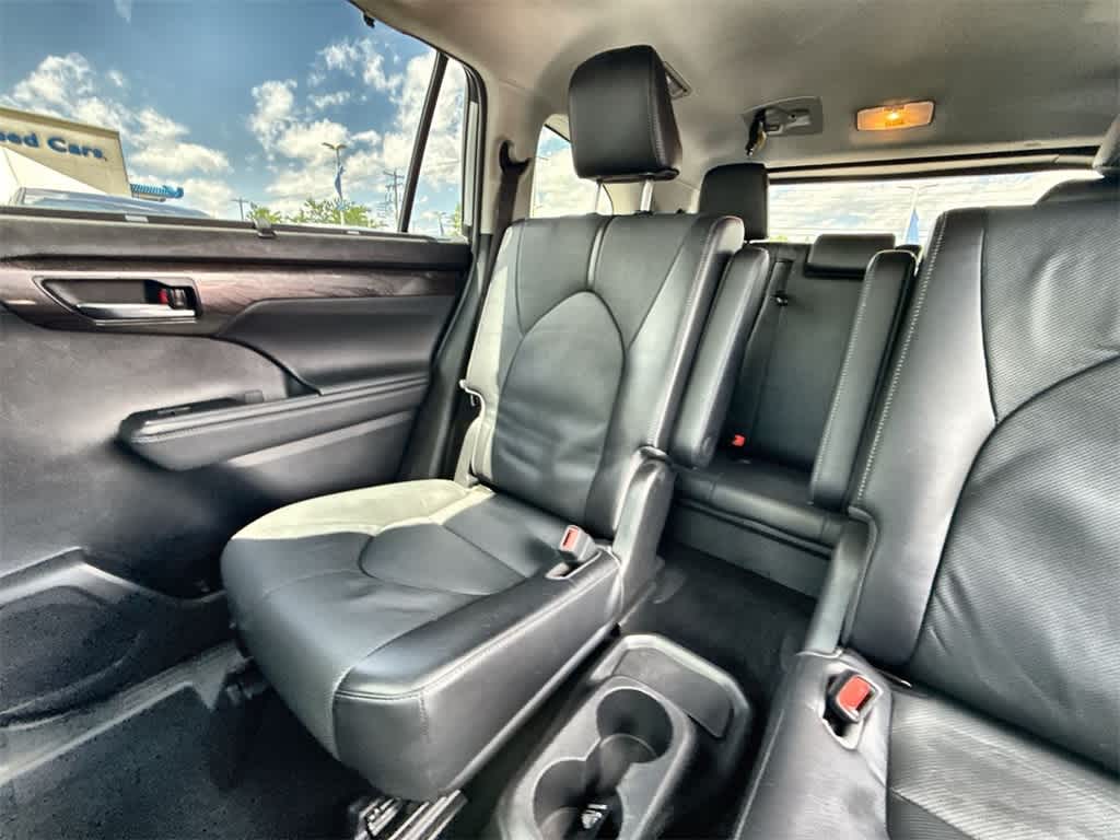 Thumbnail: 2022 Toyota Highlander - 19