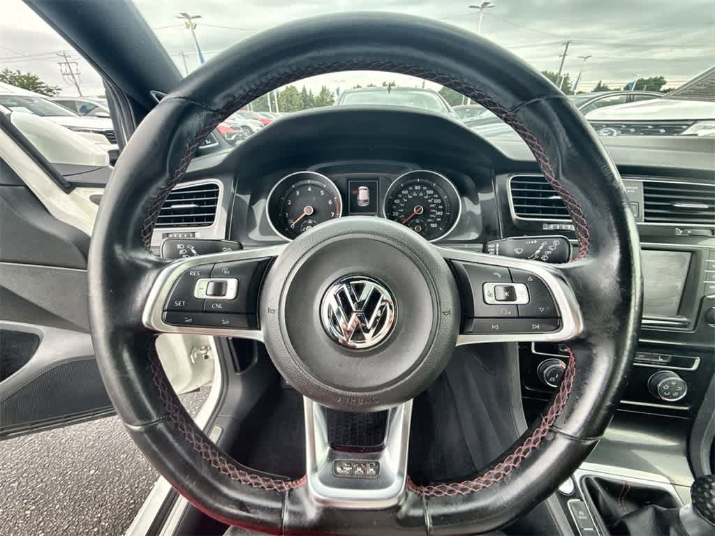Thumbnail: 2016 Volkswagen Golf - 22