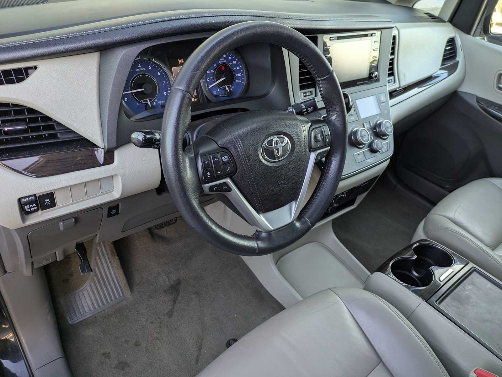 Thumbnail: 2018 Toyota Sienna - 2