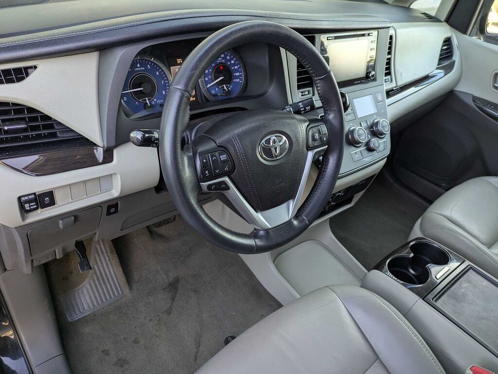 Used 2018 Toyota Sienna XLE 8 Passenger Van Passenger Van