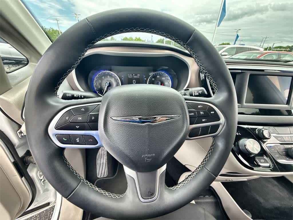 Thumbnail: 2023 Chrysler Voyager - 21