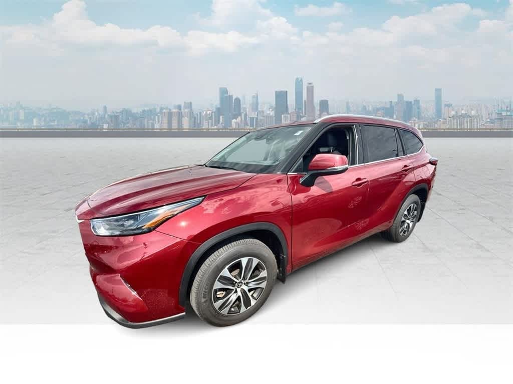 2022 Toyota Highlander XLE -
                  Waukesha, WI