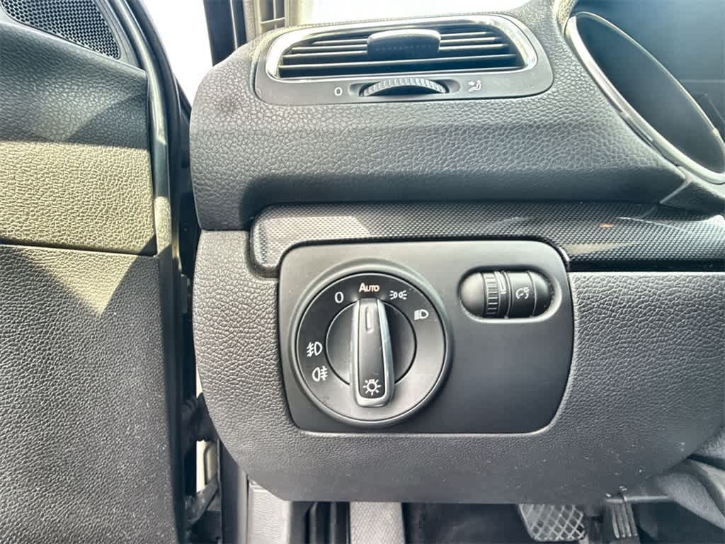 Thumbnail: 2012 Volkswagen Jetta - 15