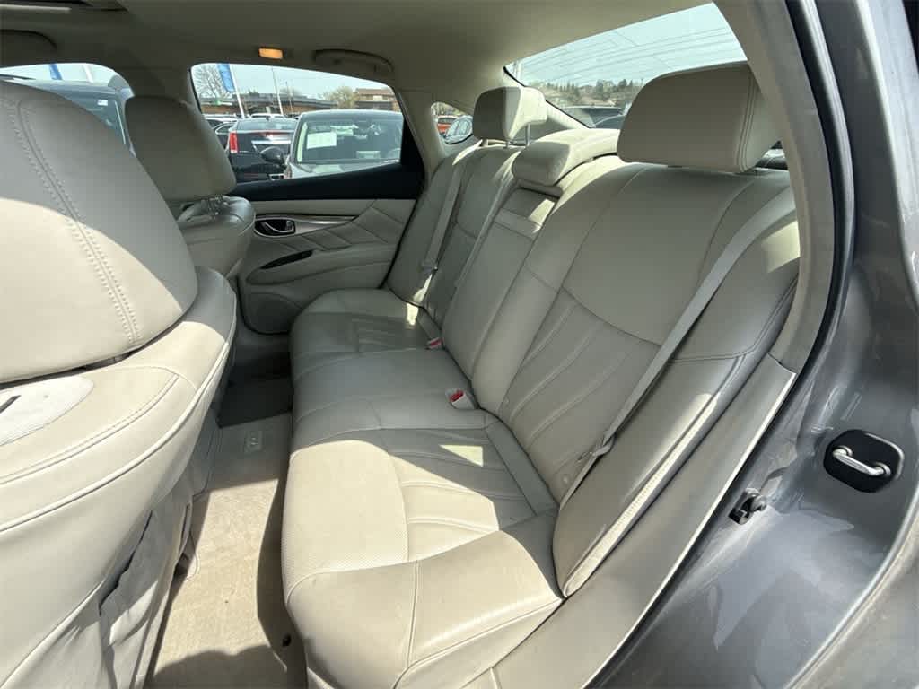 Thumbnail: 2012 INFINITI M56 - 19