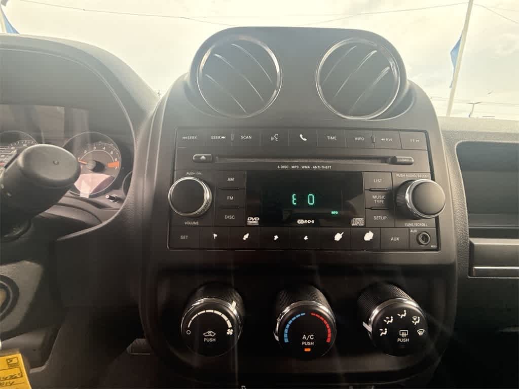 Thumbnail: 2014 Jeep Patriot - 16