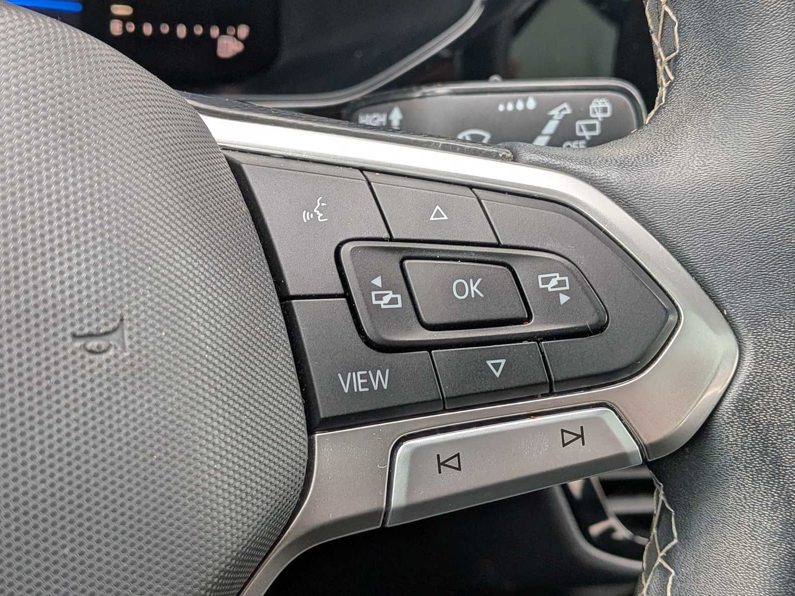 Thumbnail: 2022 Volkswagen Taos - 25