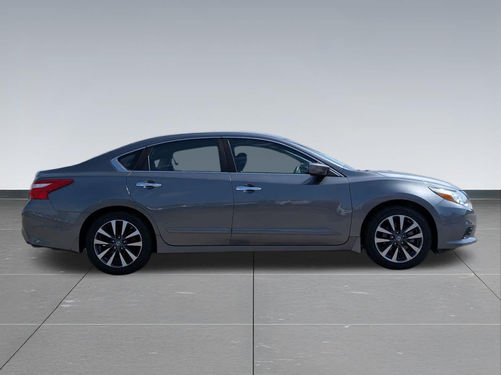 Thumbnail: 2016 Nissan Altima - 6