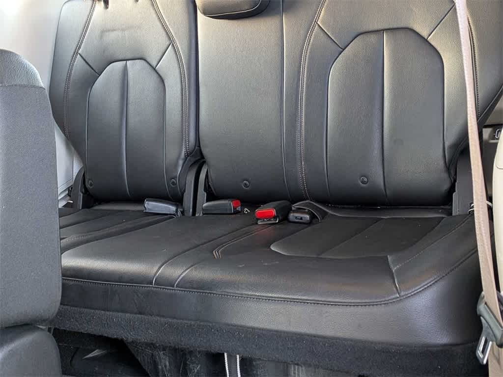 Thumbnail: 2017 Chrysler Pacifica - 18