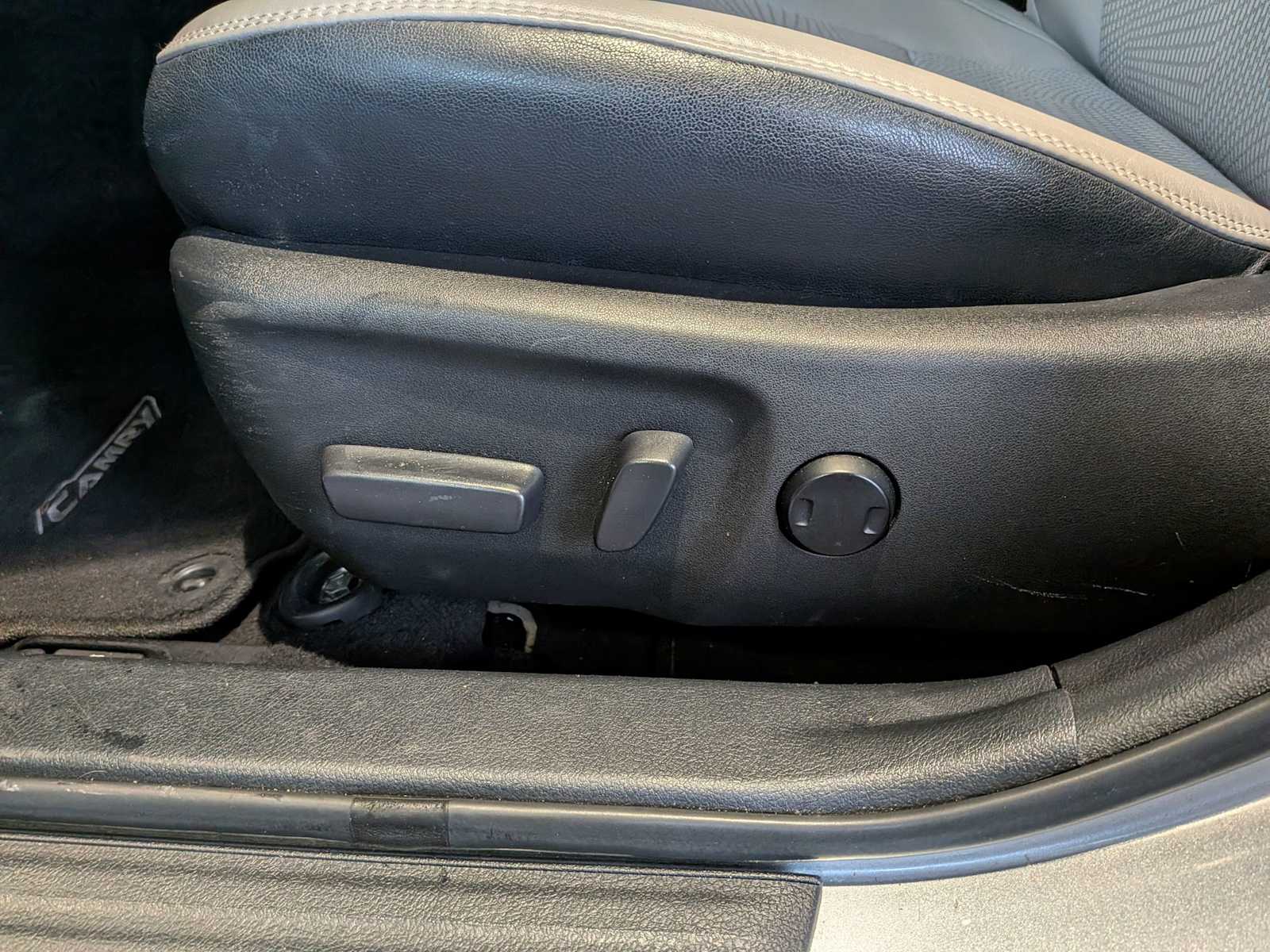 Thumbnail: 2017 Toyota Camry - 16