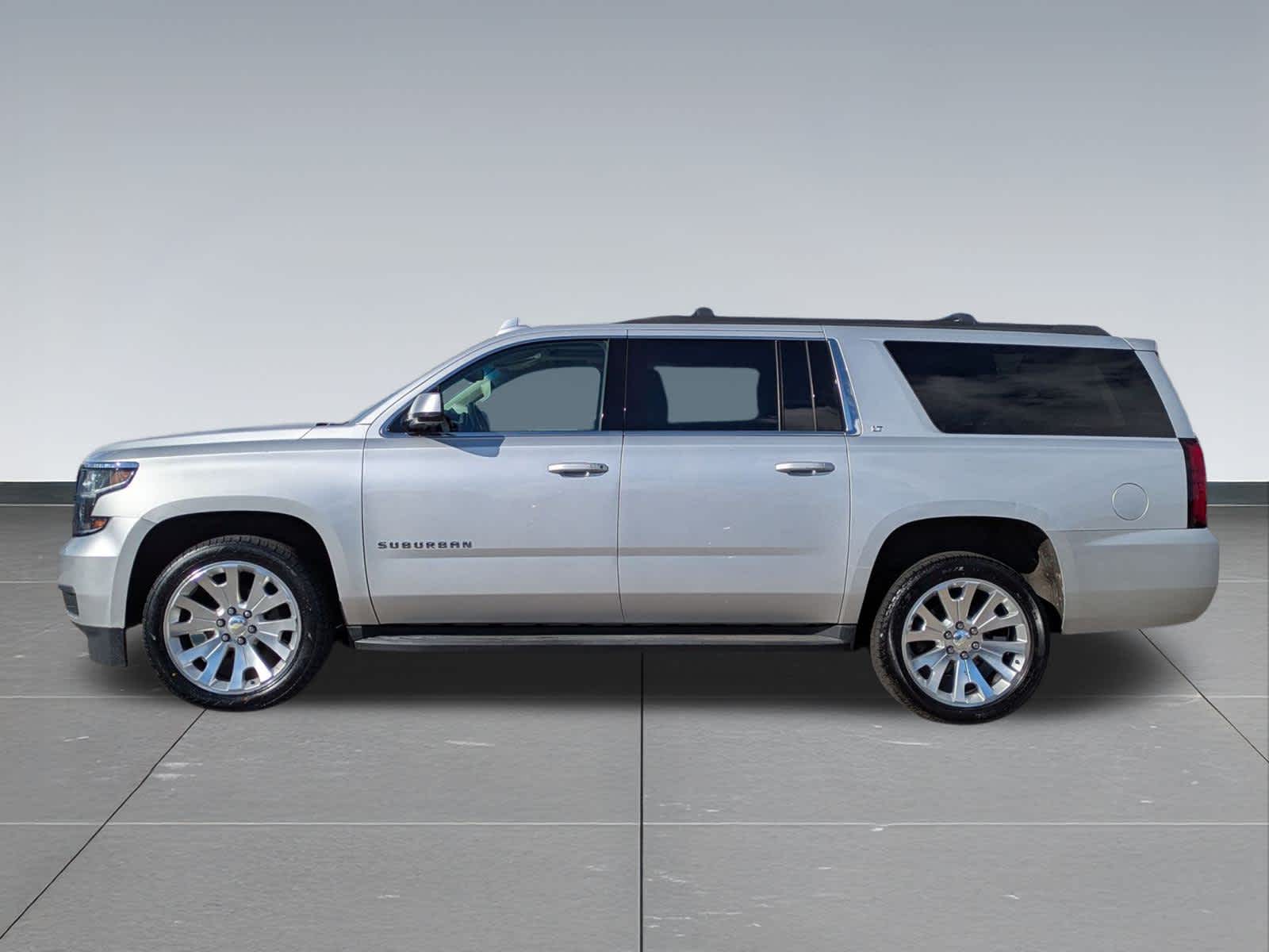2019 Chevrolet Suburban LT photo 3