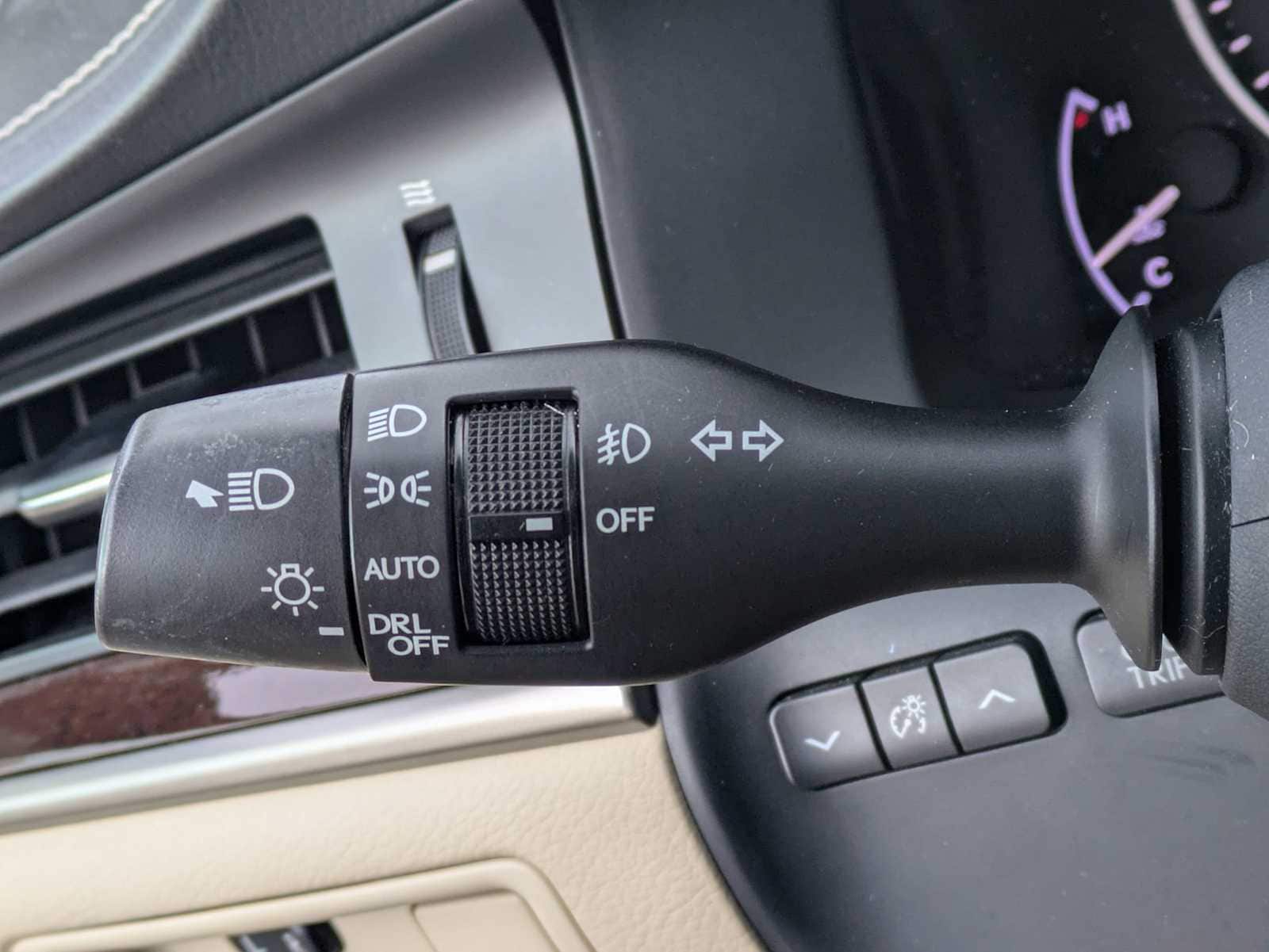 Thumbnail: 2013 Lexus ES - 27