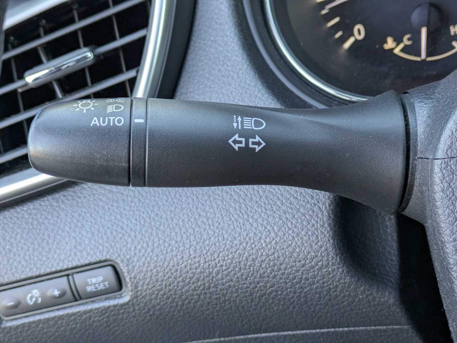 Thumbnail: 2015 Nissan Rogue - 25