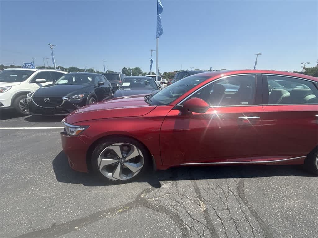 2018 Honda Accord Touring 2.0T photo 3