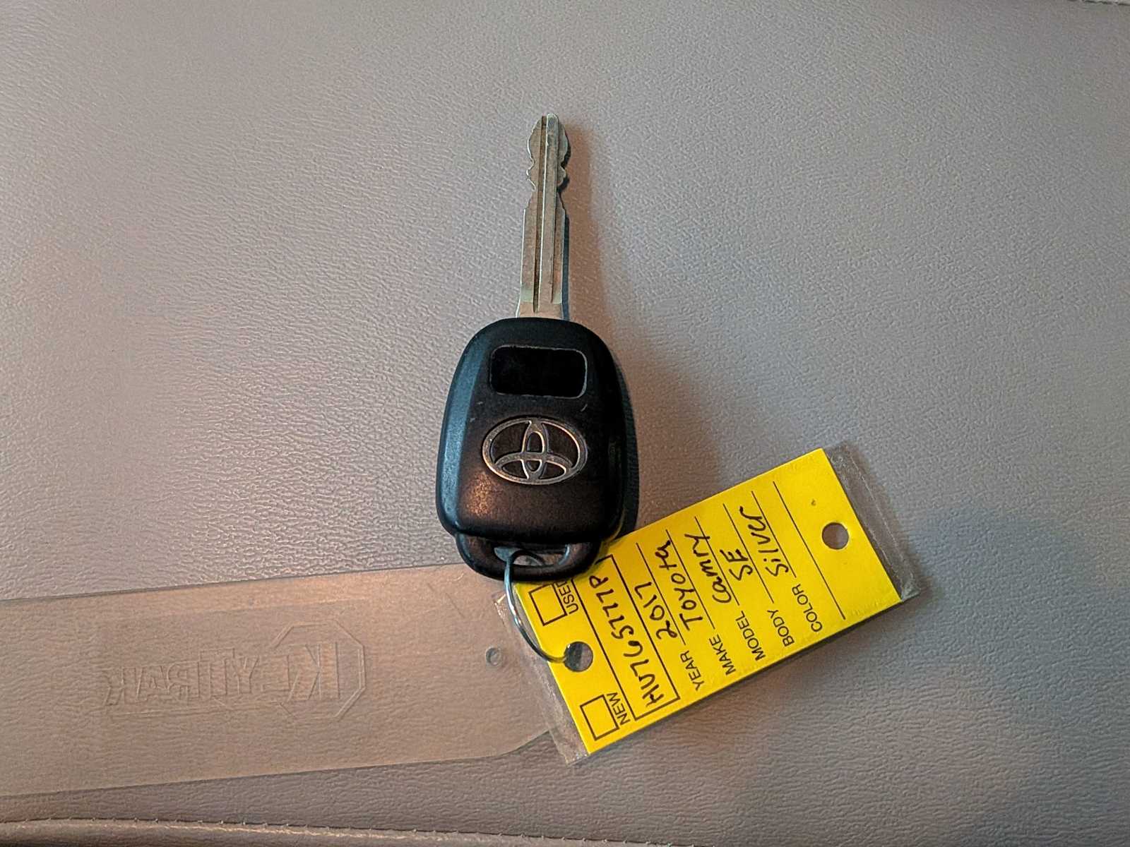 Thumbnail: 2017 Toyota Camry - 31