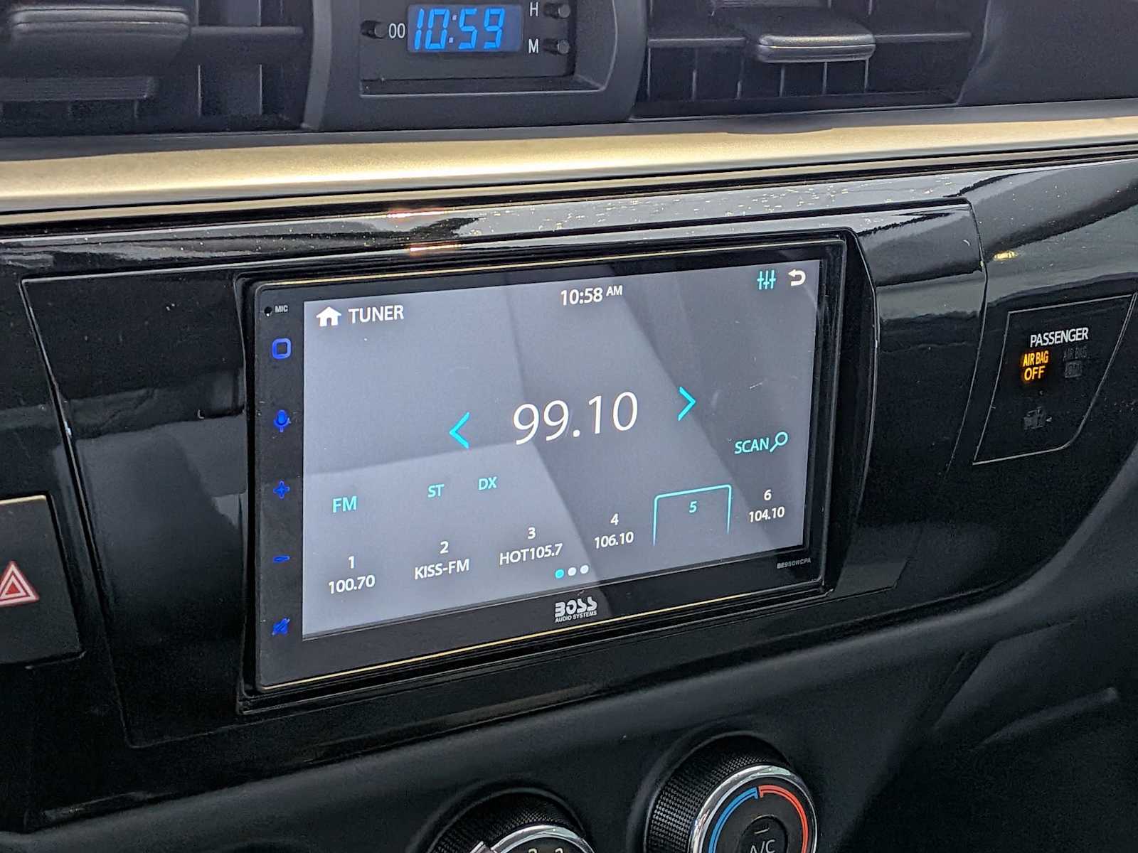 Thumbnail: 2015 Toyota Corolla - 25